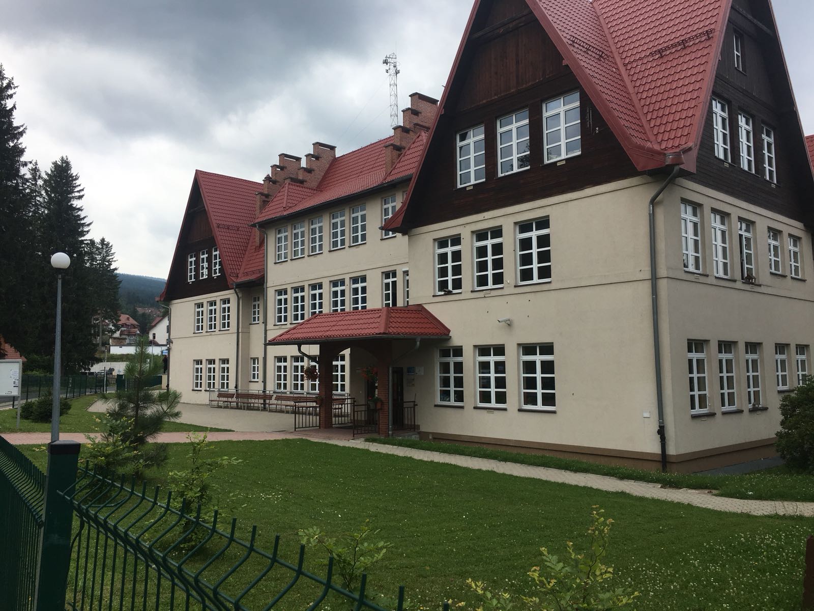 Zwiększenie efektywności energetycznej budynku Szkoły Podstawowej nr 1 w Szklarskiej Porębie